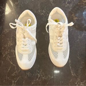 JAMMY Women’s 9 White Sneakers Mesh weave Design   Great W Dresses Skirts  LNC